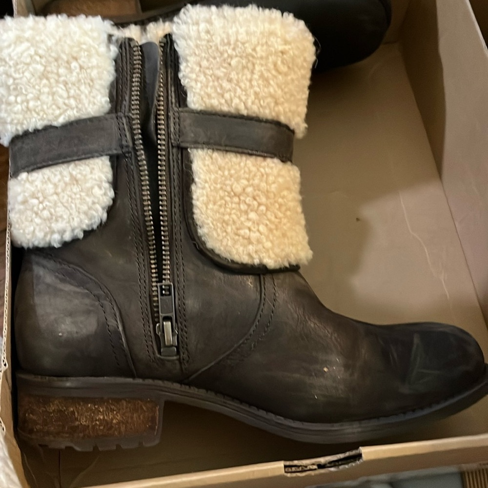 UGG Boots - 6.5
